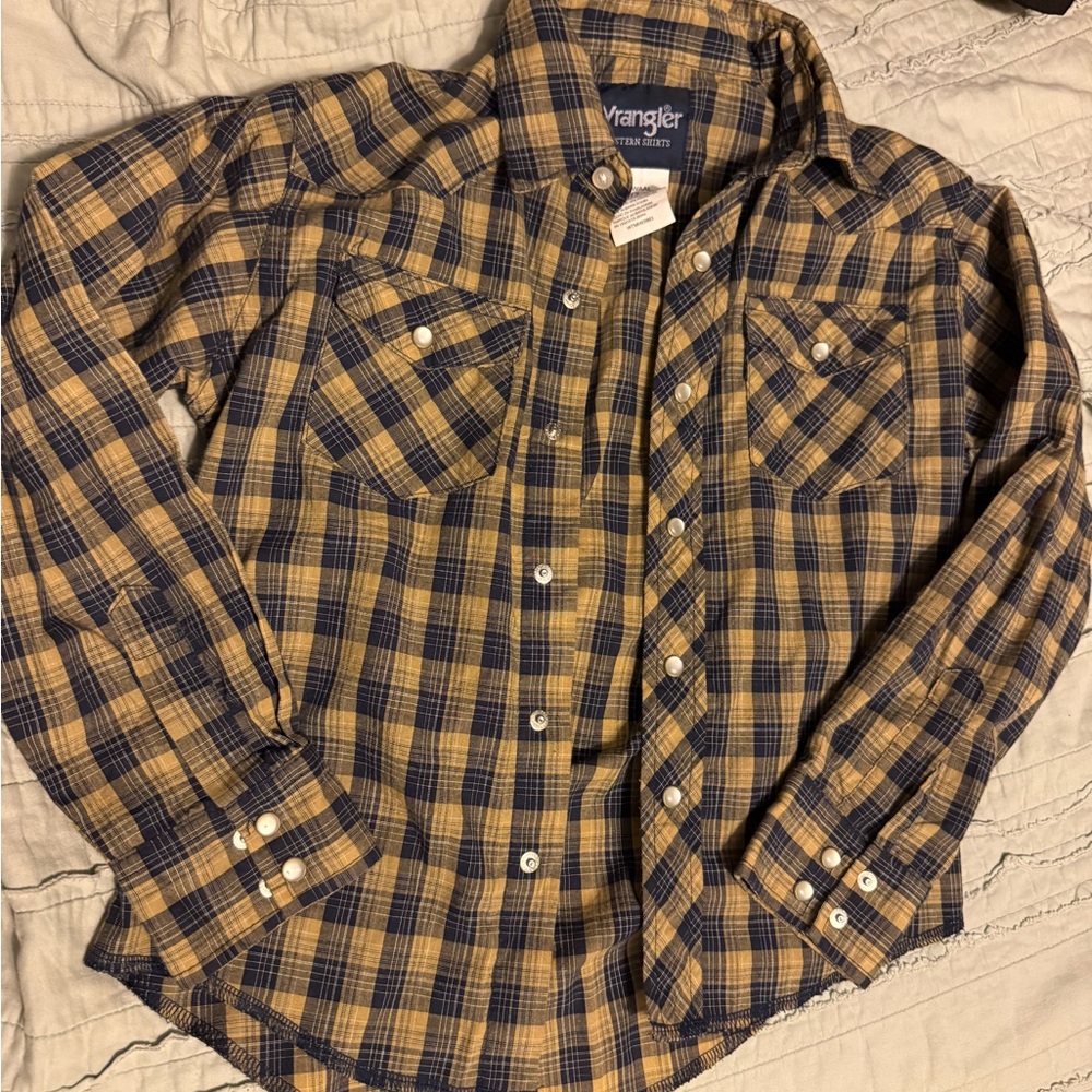 Wrangler Blue and Tan. Western Retro Snap Button Down Shirt Classic Style